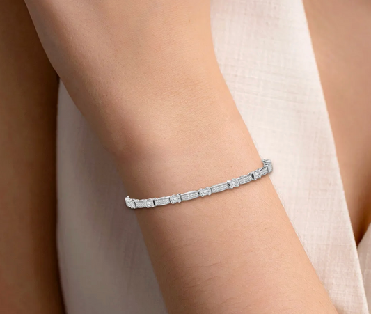 Natural Flexible Dash Emerald and Round Cut Bracelet