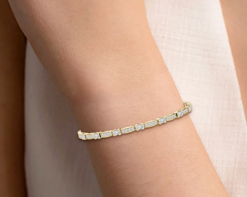 Natural Flexible Dash Emerald and Round Cut Bracelet