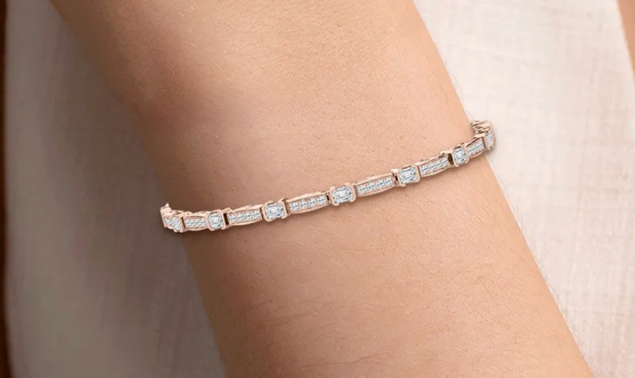 Natural Flexible Dash Emerald and Round Cut Bracelet